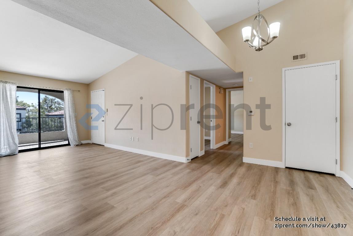 Building Photo - 950 Seven Hills Dr