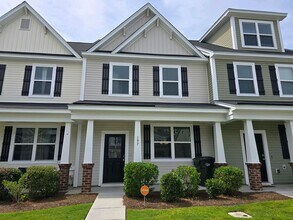Building Photo - Charming 3-Bedroom Home with Community Poo...