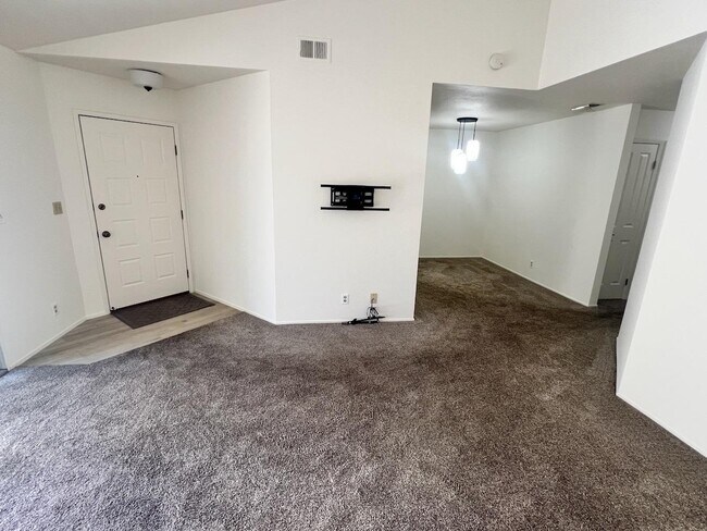 Building Photo - 1018 Cedar Gables Dr