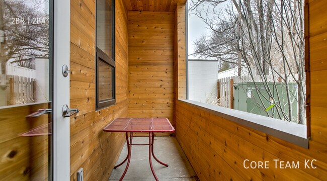 Building Photo - 662 E 63rd St