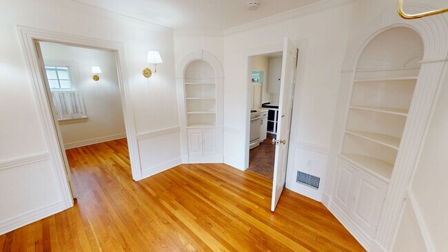 Building Photo - Charming Cape Cod Home | Hardwood Flooring