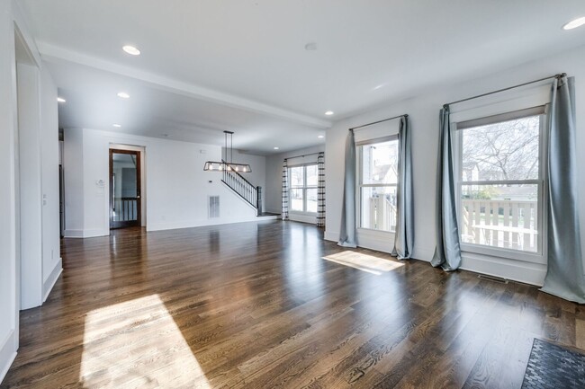 Building Photo - Lovely 3BE/3modern farmhouse is a sheer de...