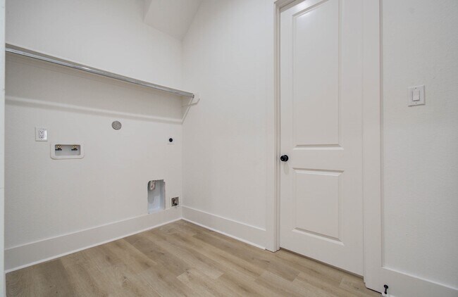 Building Photo - 1802 Rollingwood Dr