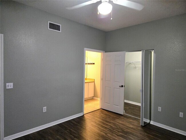 Building Photo - 4833 SW 91st Terrace