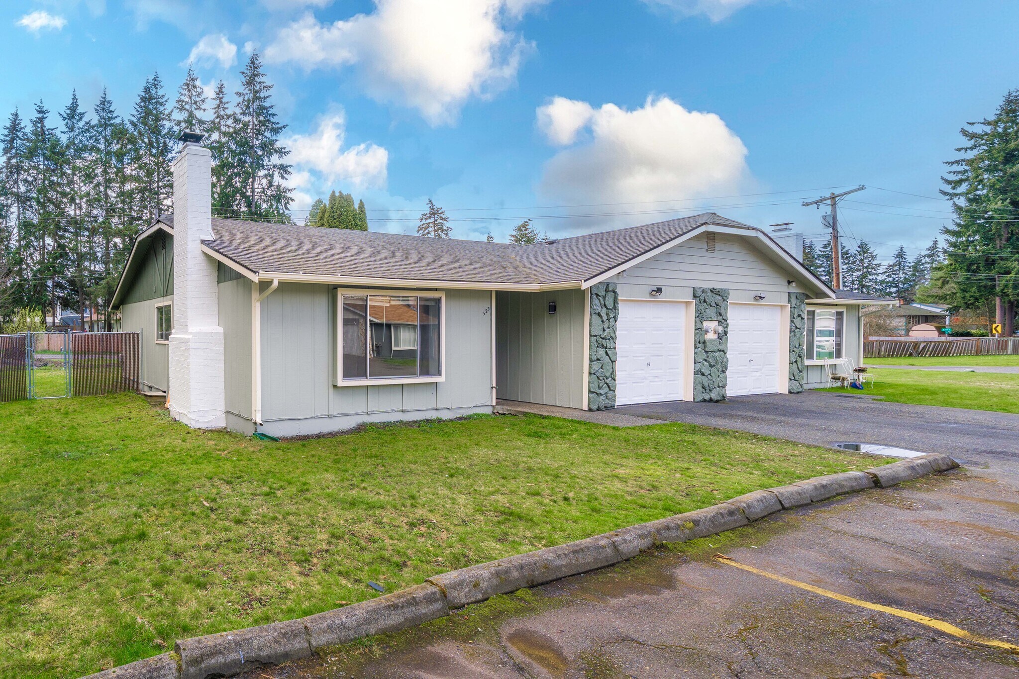 Side view of 523 159th side - 523 159th St E