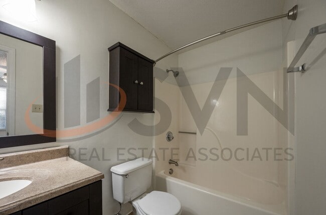 Building Photo - *OFFERING ONE MONTH FREE PROMOTION* 1 Bed / 1 Bath End Unit Townhome In North Durham