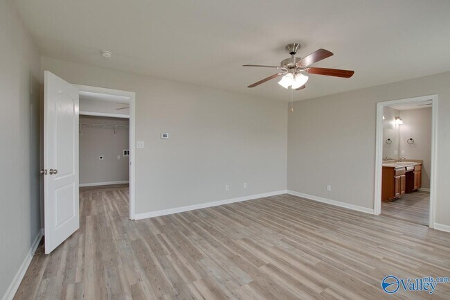 Building Photo - 128 Farmington Dr