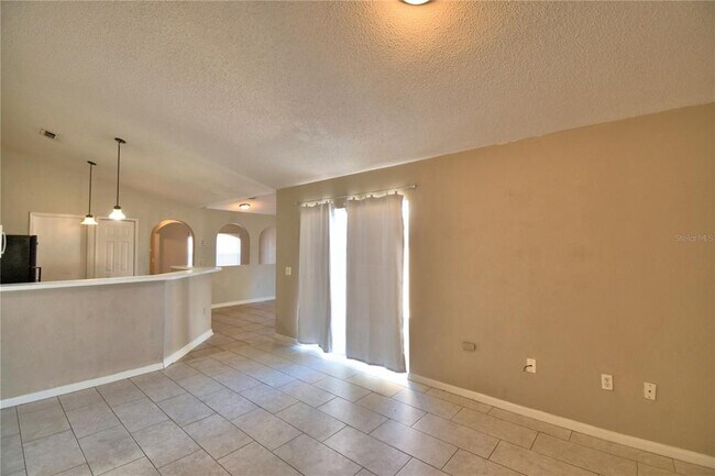 Building Photo - 1060 Dudley Dr