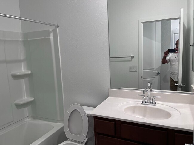 Building Photo - TOWN HOME WITH COMMUNITY POOL , GATED COMMUNITY in GILBERT!