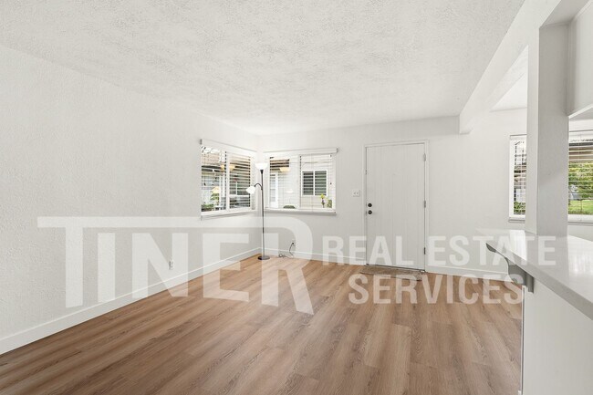 Building Photo - 243 Breuner Dr