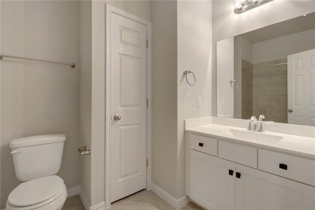 Building Photo - 624 Peregrine Way