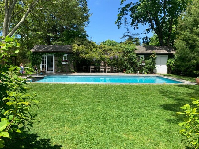 Building Photo - 81 Hampton St