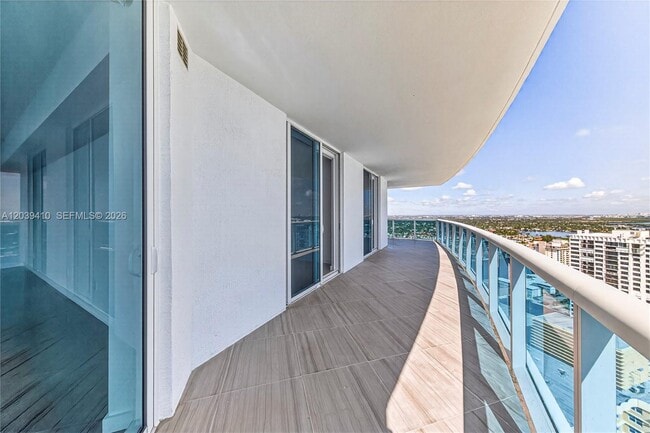 Building Photo - 2711 S Ocean Dr