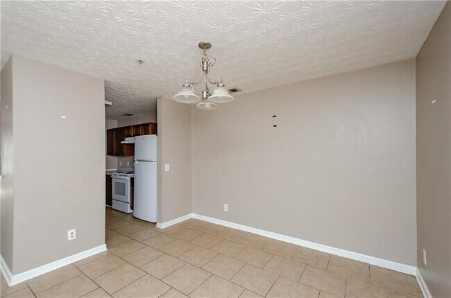 Building Photo - 10104 Fairington Ridge Cir