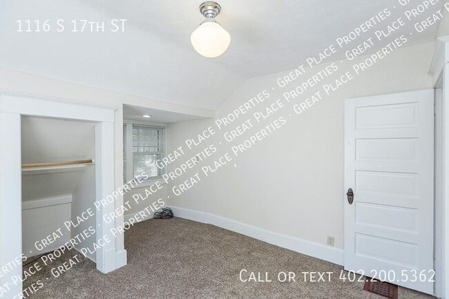 Building Photo - 1116 S 17th St