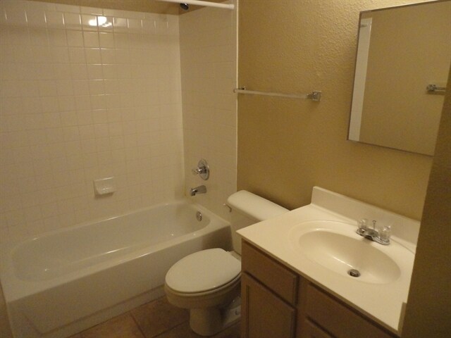 Building Photo - 1000 Silverstone Ln