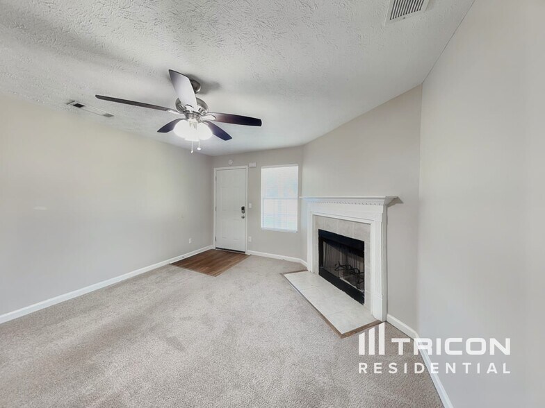 Building Photo - 734 Trickle Ln