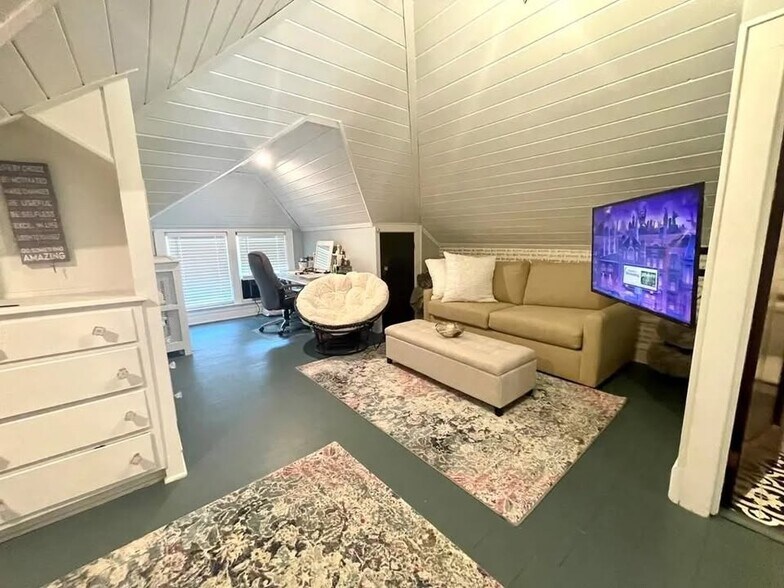 Building Photo - 26 3rd St