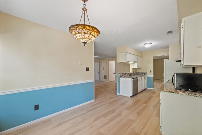 Building Photo - 2105 Grey Fox Ln