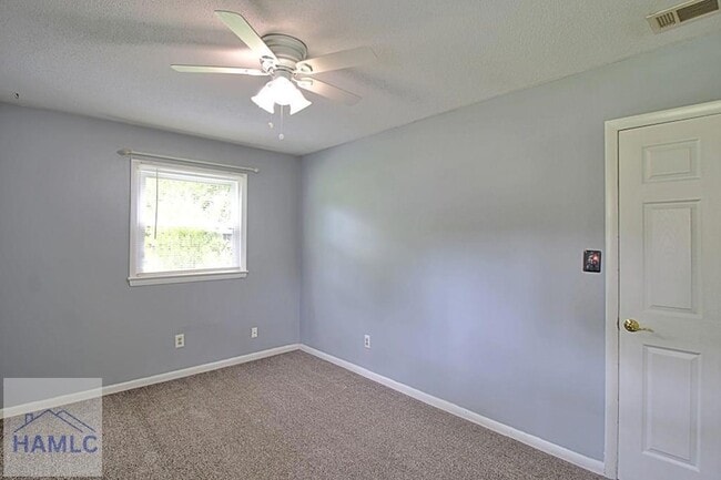 Building Photo - 511 Red Oak Rd