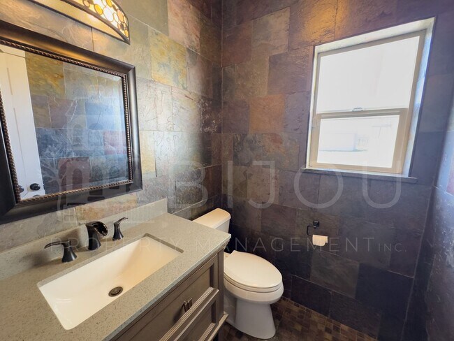Building Photo - Spacious Country Living!