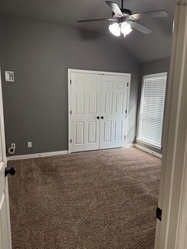 Building Photo - 5011 Lantana Dr