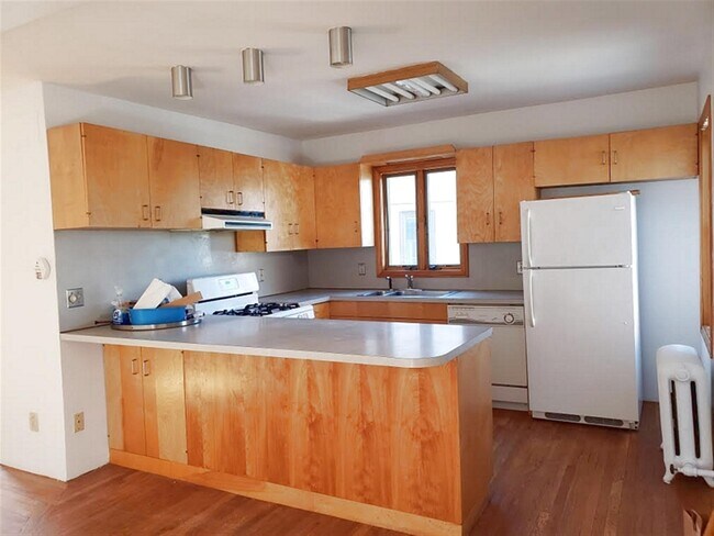 Primary Photo - 4 Van Norden St