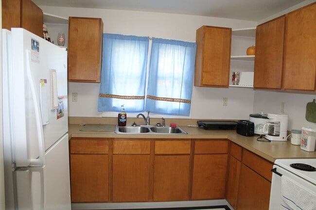 Building Photo - Duplex in Oak Ridge