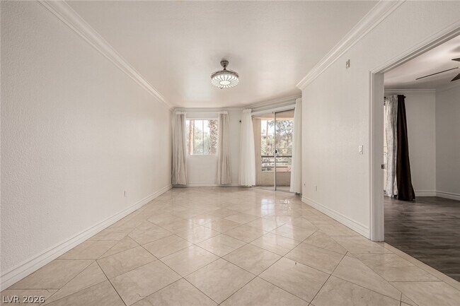 Building Photo - 210 E Flamingo Rd