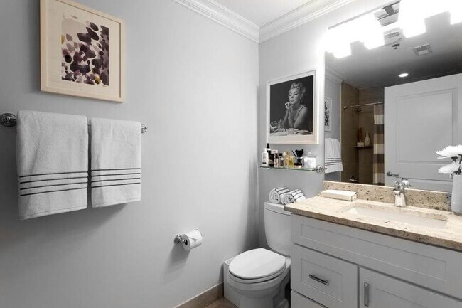 Building Photo - 124 W Polk St