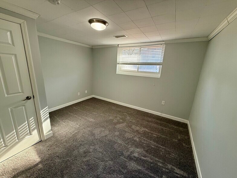 Building Photo - 901 Summer St NE