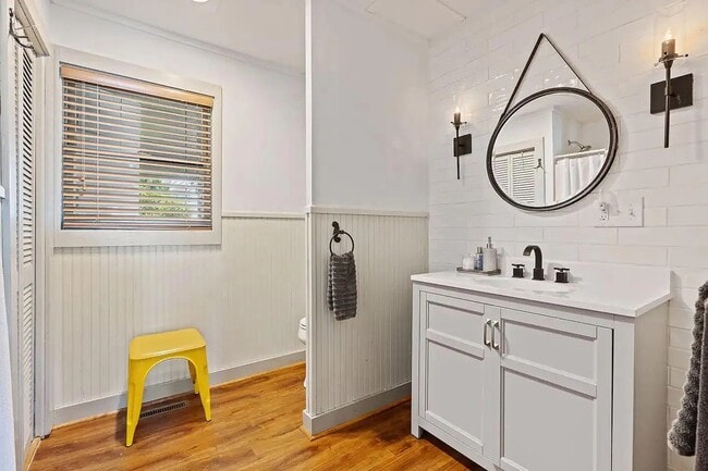 Building Photo - 333 Jim Crittendon Rd