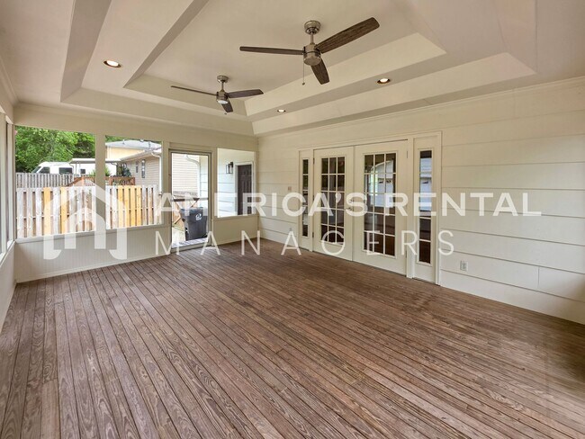 Building Photo - DEPOSIT PENDING! Newly Renovated and Ready for Move In!