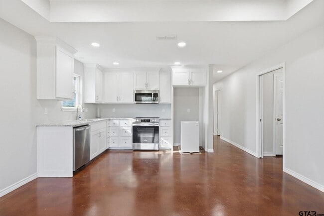Building Photo - 336 Timberline Dr