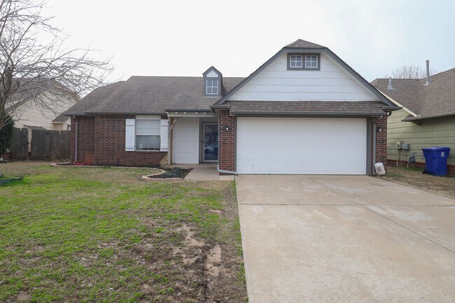 Primary Photo - 3 Bed 2 Bath