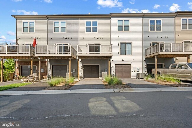 Building Photo - 148 Stowe Dr