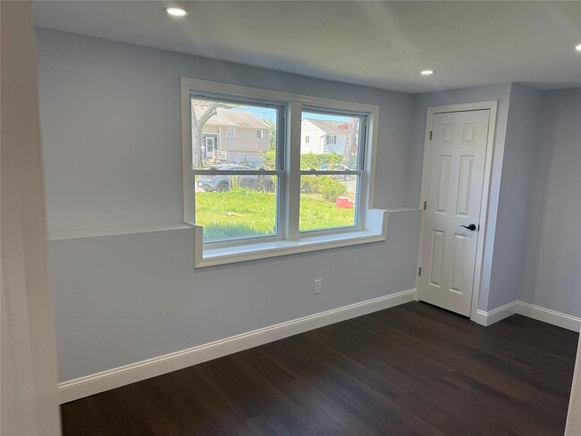 Building Photo - 37 Ruland Rd N