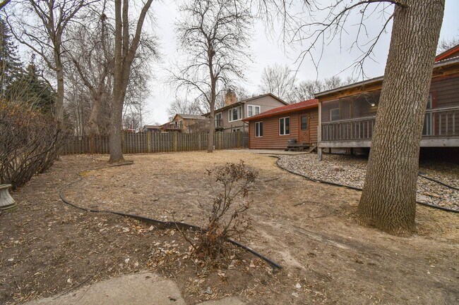 Building Photo - 3305 E 33rd St