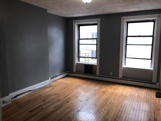 Primary Photo - 16 Westervelt Pl