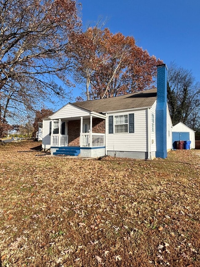 Primary Photo - Cozy 3bd/2bth Cottage in Alcoa!