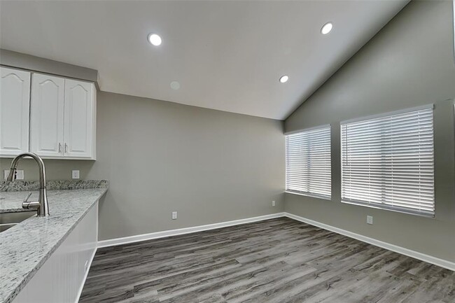 Building Photo - 8607 Pines Pl Dr