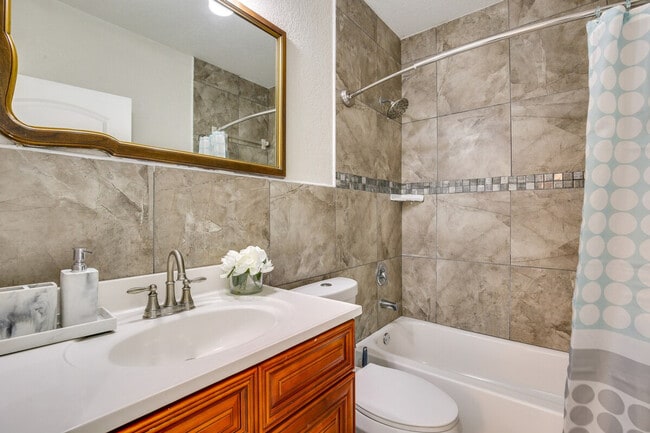 Building Photo - 2601 NW 15th Ct