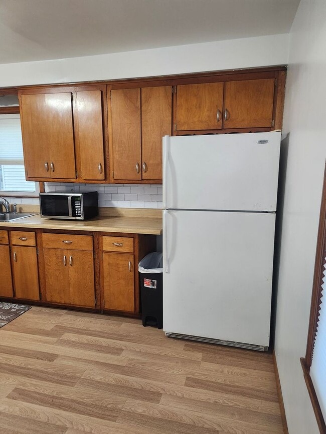 Building Photo - Single family home in great neighborhood!