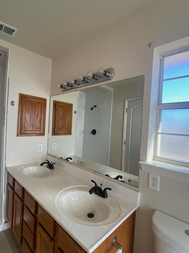 Building Photo - 12385 Paseo Alegre Dr