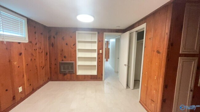 Building Photo - 1400 McClung Ave SE