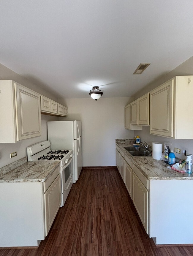 Building Photo - 2319 Aster Dr