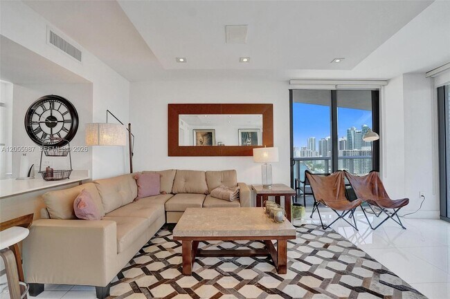 Building Photo - 2600 E Hallandale Beach Blvd