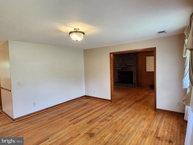 Building Photo - 17158 Ferry Dock Rd