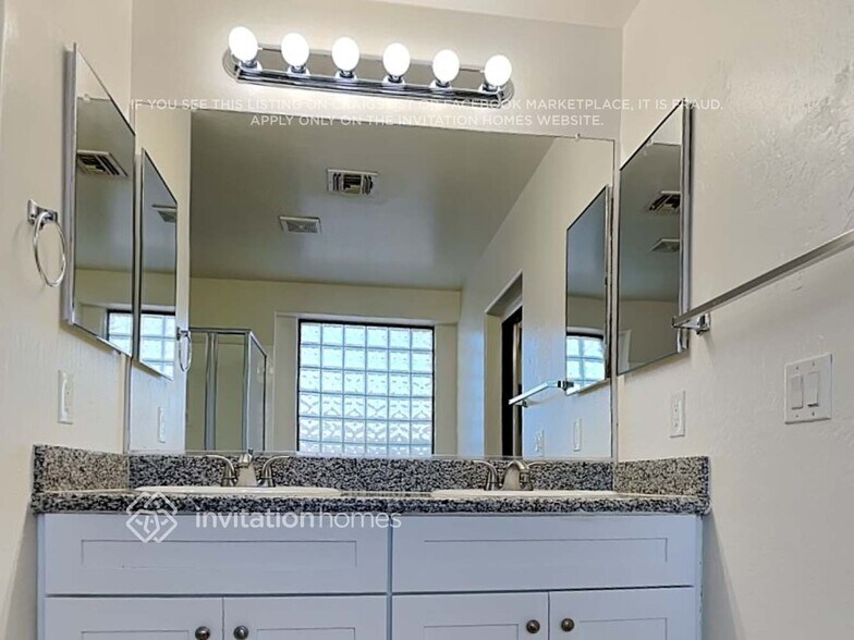 Building Photo - 28405 N Quartz St