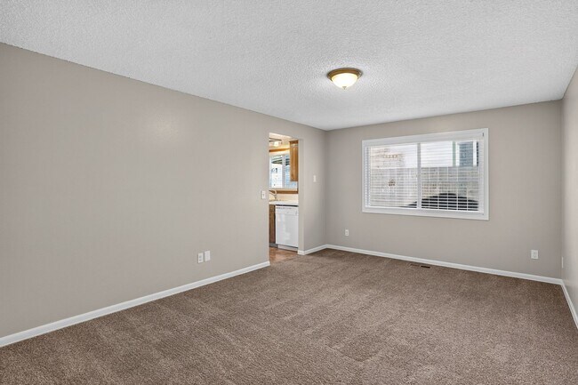 Building Photo - 3 Bedroom Ranch
